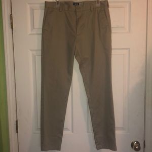 IZOD Men’s 32x32 Slim khaki pants NWOT